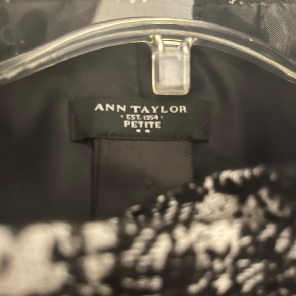 Ann Taylor Wool Blend Velvet Textured Button
Front Blazer Jacket Size 2P - Picture 6 of 6